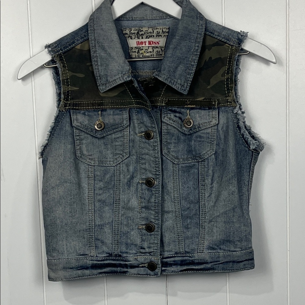 Hot Kiss Juniors Denim Vest XS Sleeveless Fraying Camo Yoke Pockets 74% Cotton